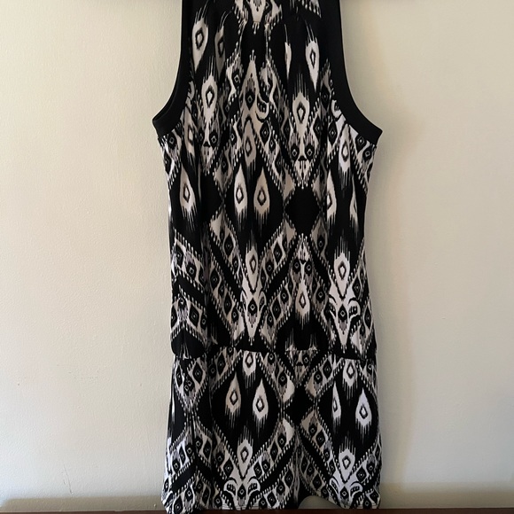 White House Black Market Tops - Womens black and white patterned top.